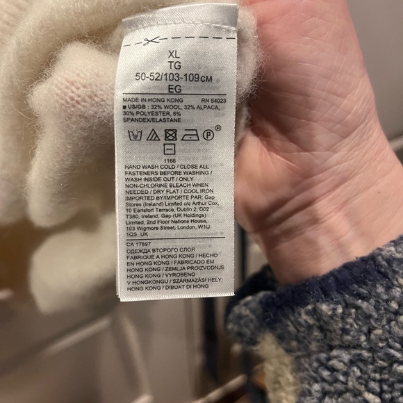 Banana Republic Wool and Alpaca Cream cardigan in XL - Picture 3 of 4